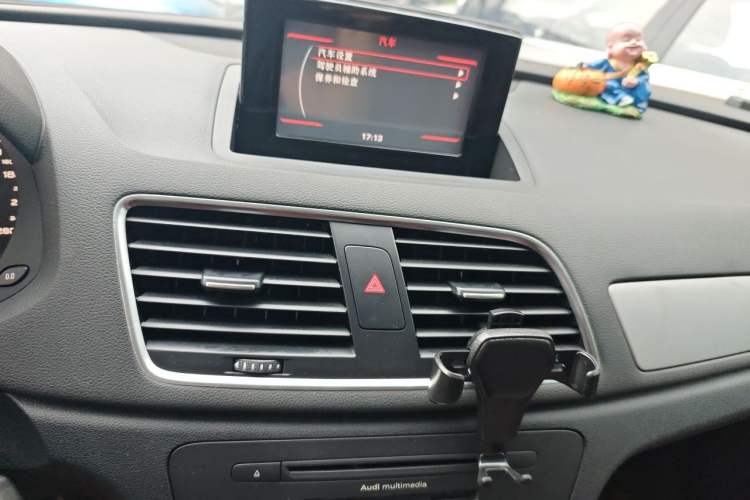 Used Audi Q3 2013 35 TFSI Ambition Edition Audio And AC Panel