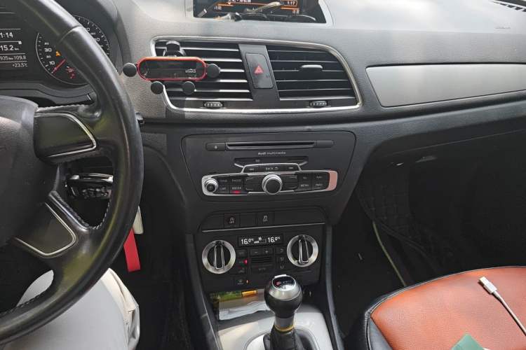 Used Audi Q3 2013 35 TFSI Ambition Edition Audio And AC Panel