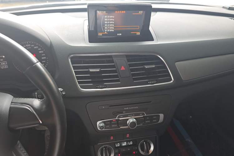 Used Audi Q3 2013 35 TFSI Ambition Edition Audio And AC Panel