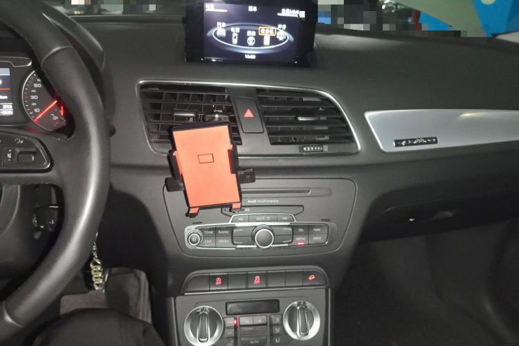Used Audi Q3 2013 35 TFSI quattro Technology Edition Audio And AC Panel