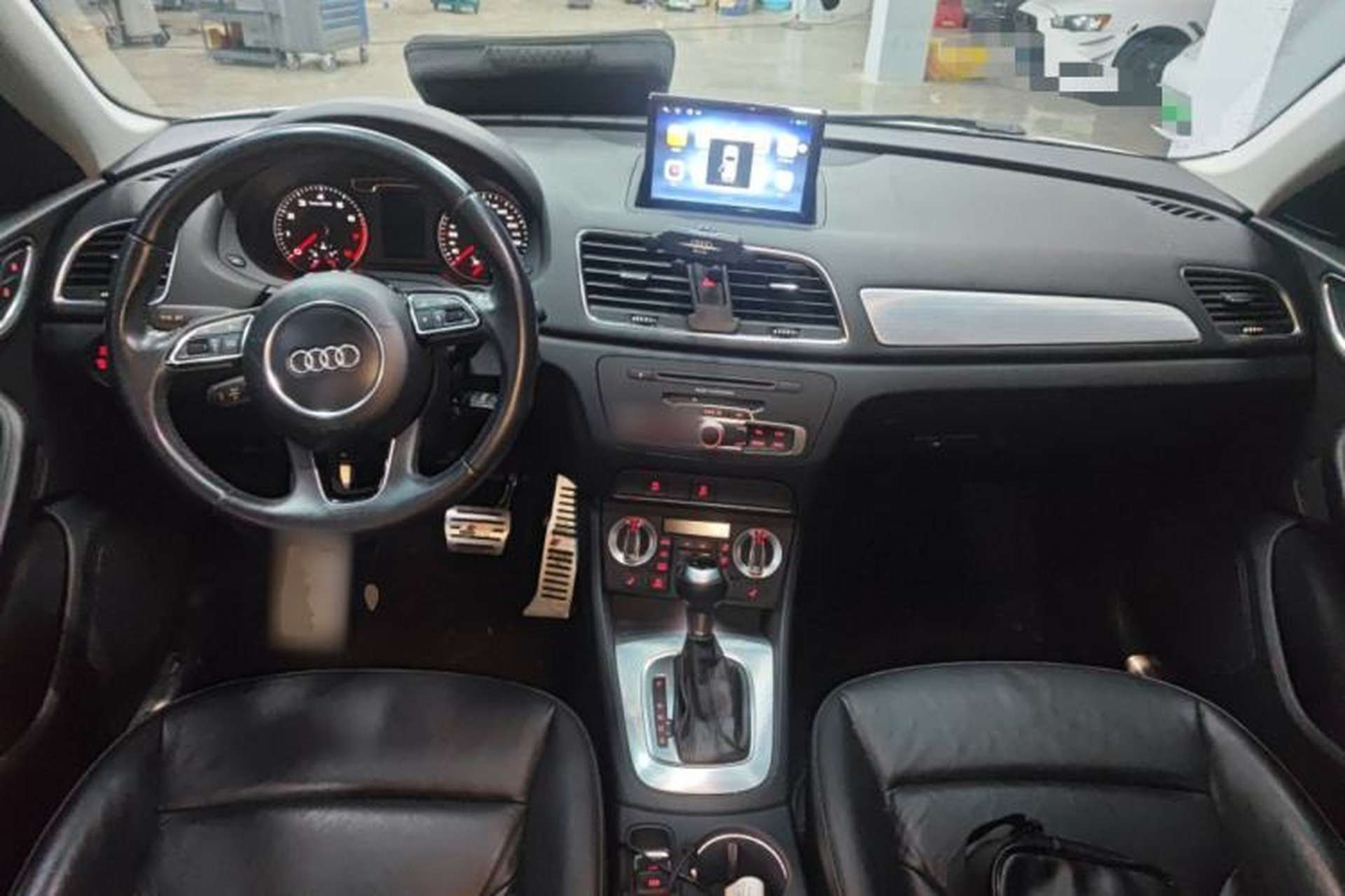 Used Audi Q3 2013 35 TFSI Comfort Model Center Console