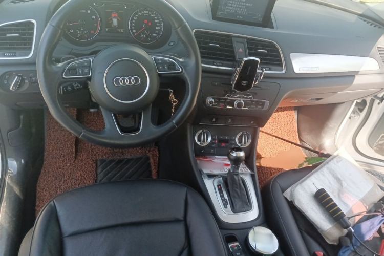 Used Audi Q3 2013 35 TFSI quattro Technology Edition Center Console