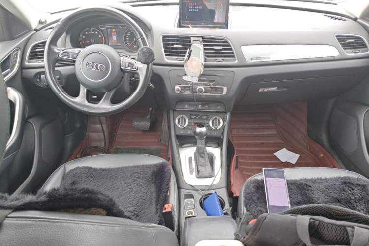 Used Audi Q3 2013 35 TFSI quattro Technology Edition Center Console