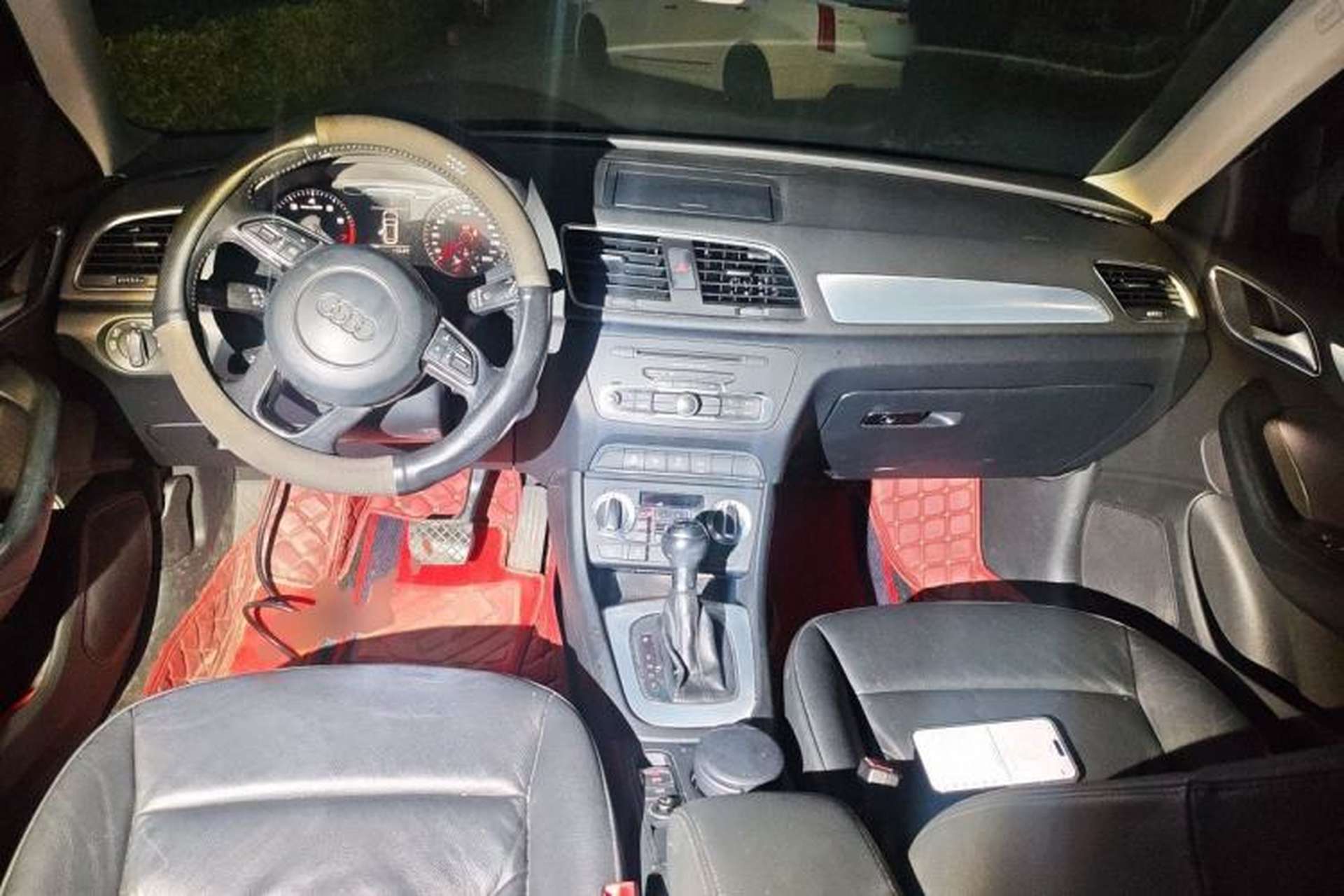 Used Audi Q3 2013 35 TFSI Comfort Model Center Console