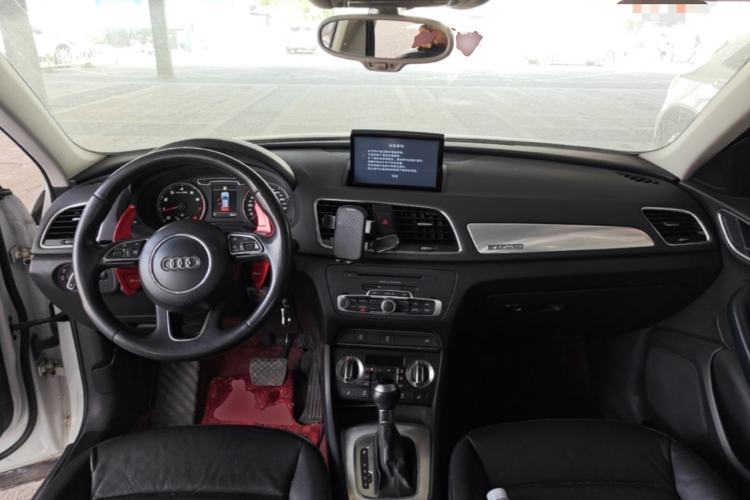 Used Audi Q3 2013 35 TFSI quattro Technology Edition Center Console