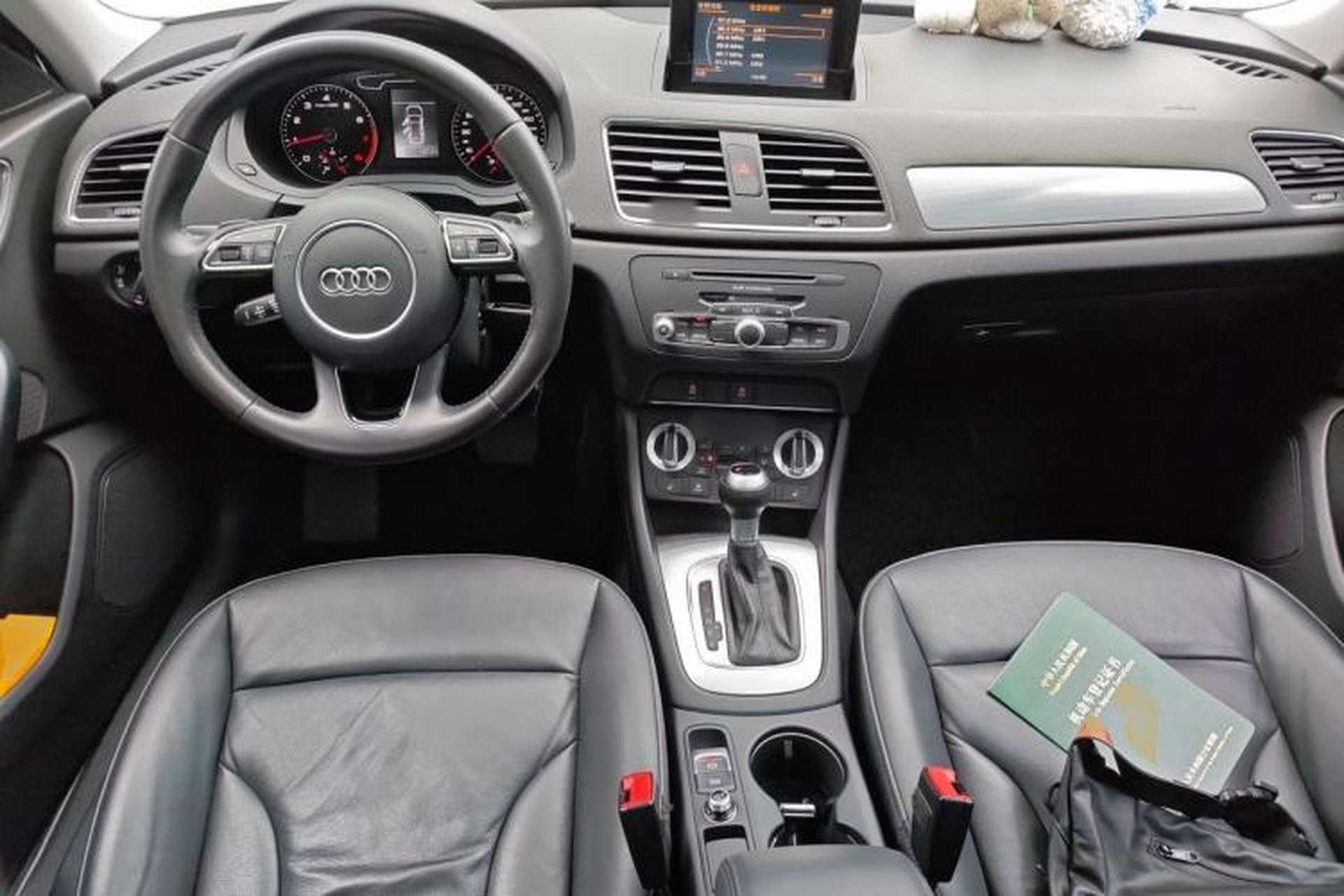 Used Audi Q3 2013 35 TFSI Comfort Model Center Console