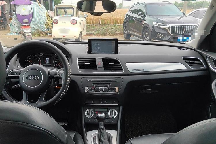 Used Audi Q3 2013 35 TFSI quattro Technology Edition Center Console