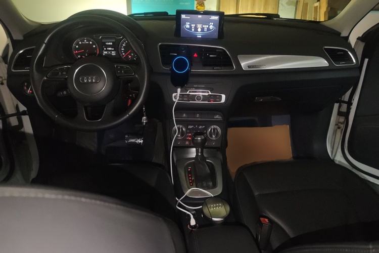 Used Audi Q3 2013 35 TFSI quattro Technology Edition Center Console