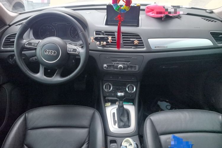 Used Audi Q3 2013 35 TFSI quattro Comfort Model Center Console