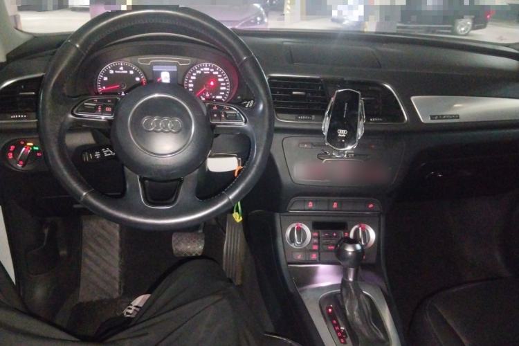 Used Audi Q3 2013 35 TFSI quattro Technology Edition Center Console