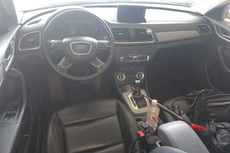Used Audi Q3 2013 35 TFSI Ambition Edition Center Console