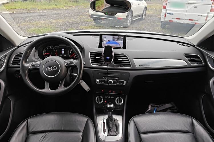 Used Audi Q3 2013 35 TFSI quattro Technology Edition Center Console