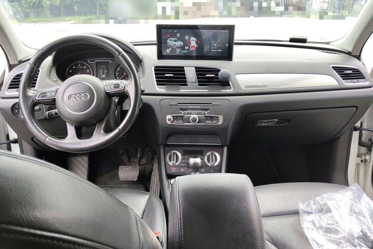 Used Audi Q3 2013 35 TFSI Comfort Model Center Console