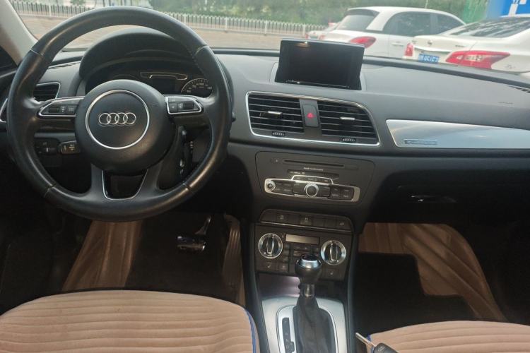 Used Audi Q3 2013 35 TFSI quattro Technology Edition Center Console