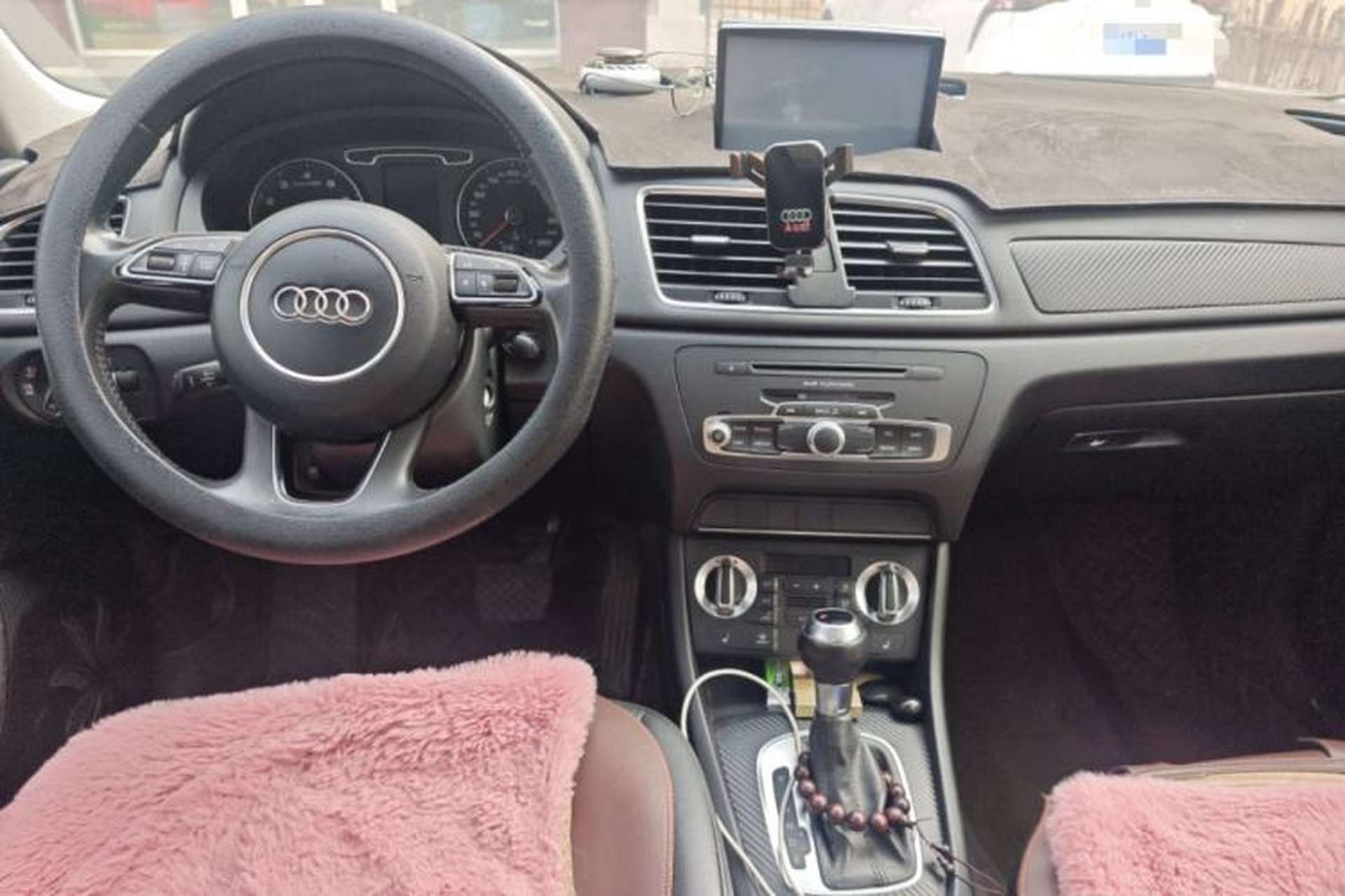 Used Audi Q3 2013 35 TFSI Ambition Edition Center Console