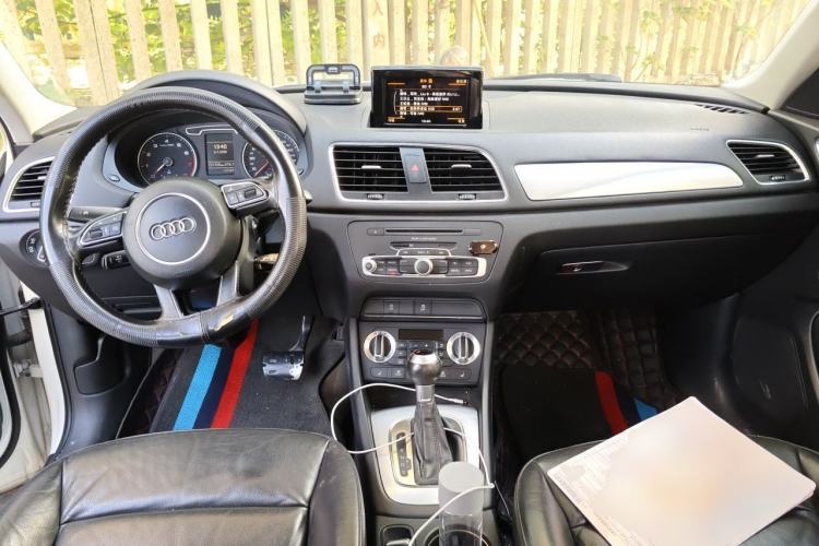 Used Audi Q3 2013 35 TFSI Ambition Edition Center Console