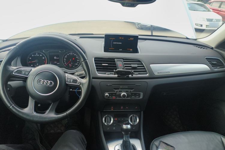 Used Audi Q3 2013 35 TFSI quattro Technology Edition Center Console