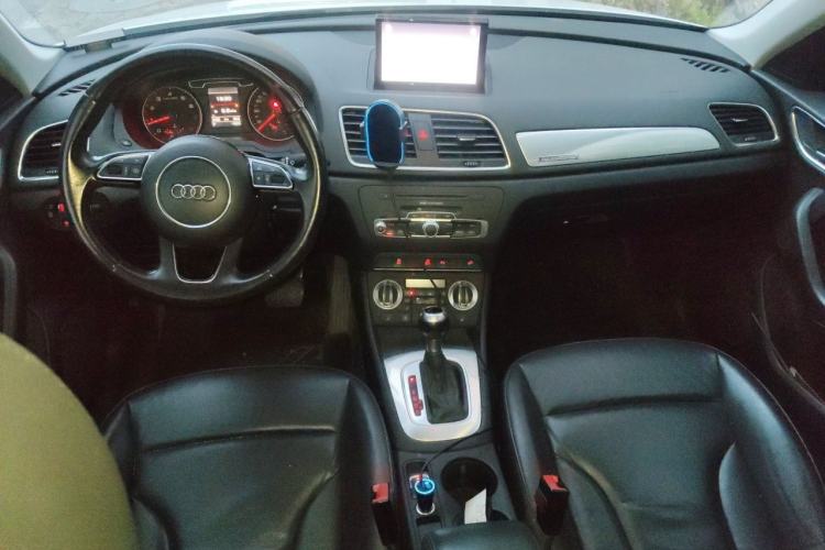 Used Audi Q3 2013 35 TFSI quattro Technology Edition Center Console