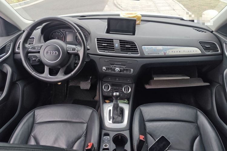 Used Audi Q3 2013 35 TFSI quattro Technology Edition Center Console
