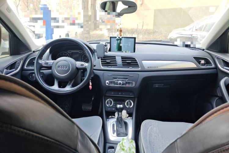 Used Audi Q3 2013 35 TFSI quattro Technology Edition Center Console