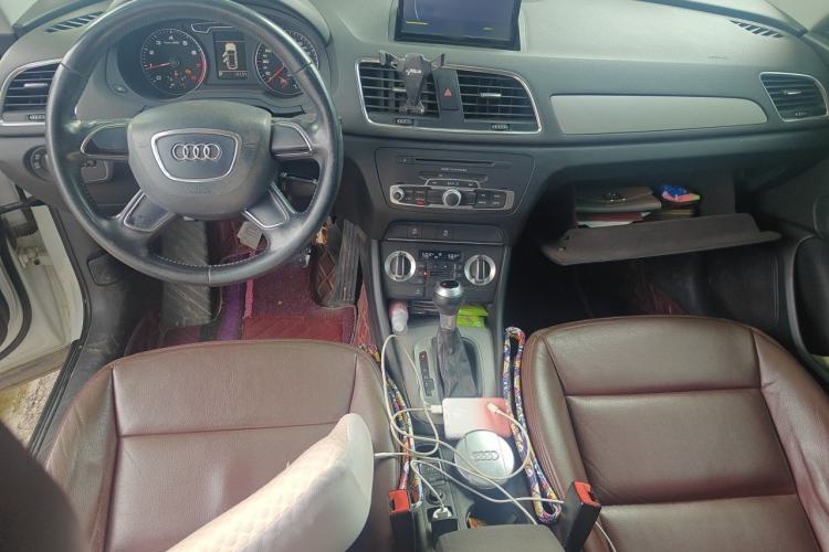 Used Audi Q3 2013 35 TFSI Ambition Edition Center Console