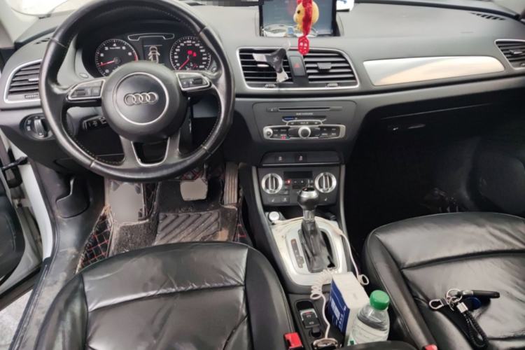 Used Audi Q3 2013 35 TFSI Ambition Edition Center Console