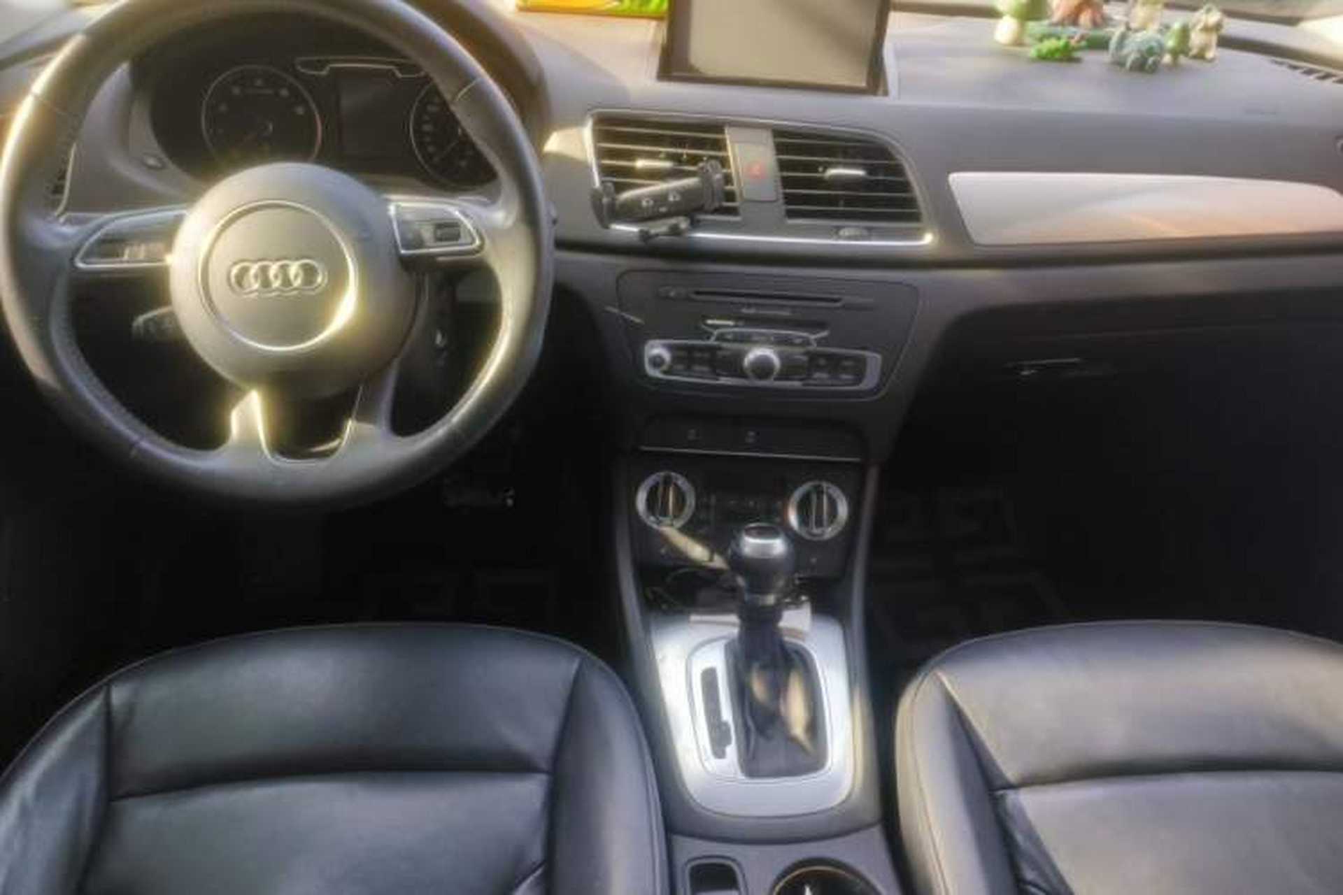 Used Audi Q3 2013 35 TFSI Ambition Edition Center Console