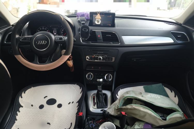 Used Audi Q3 2013 35 TFSI Comfort Model Center Console
