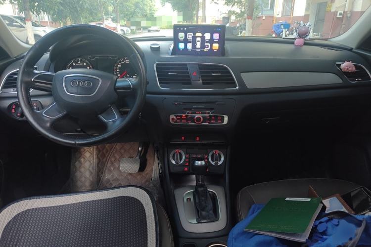 Used Audi Q3 2013 35 TFSI Ambition Edition Center Console