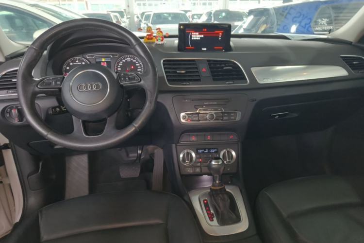 Used Audi Q3 2013 35 TFSI quattro Technology Edition Center Console