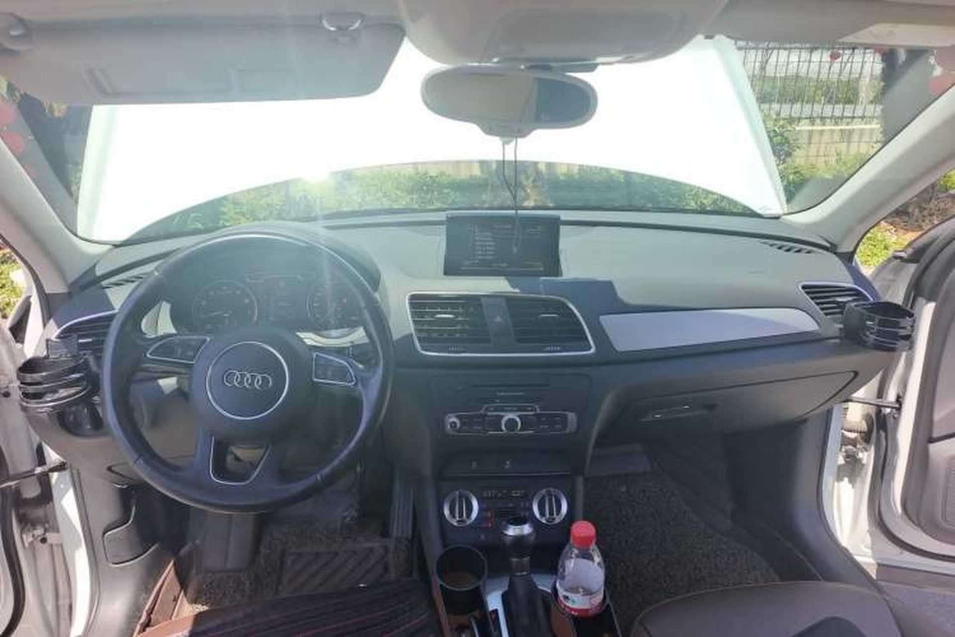 Used Audi Q3 2013 35 TFSI Ambition Edition Center Console