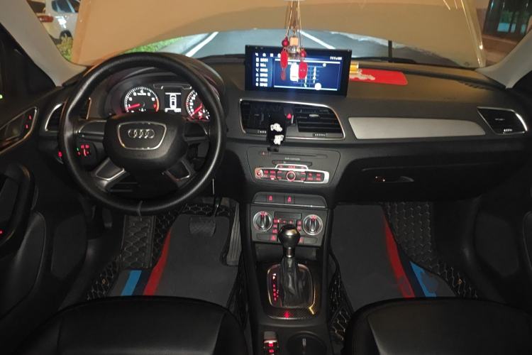 Used Audi Q3 2013 35 TFSI Ambition Edition Center Console
