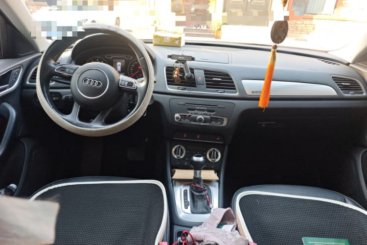 Used Audi Q3 2013 35 TFSI quattro Comfort Model Center Console