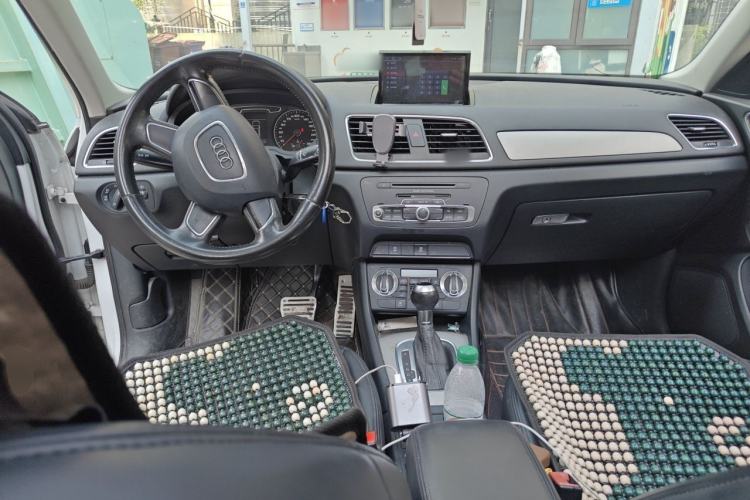 Used Audi Q3 2013 35 TFSI Ambition Edition Center Console