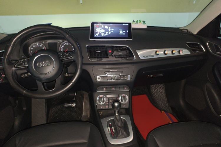 Used Audi Q3 2013 35 TFSI quattro Comfort Model Center Console