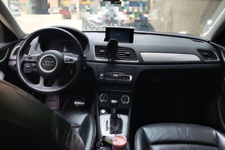 Used Audi Q3 2013 35 TFSI Comfort Model Center Console
