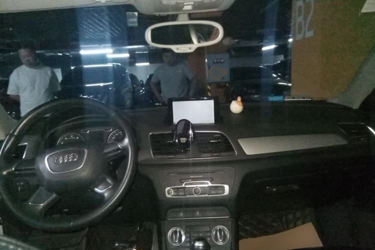 Used Audi Q3 2013 35 TFSI Ambition Edition Center Console