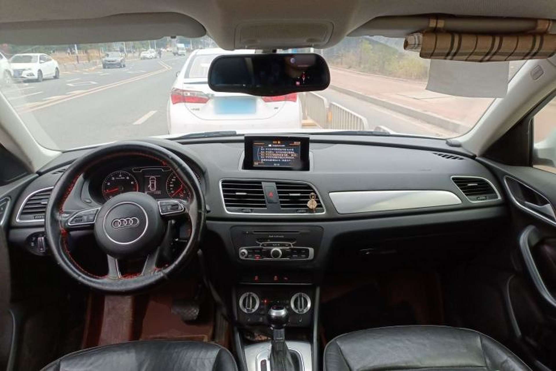 Used Audi Q3 2013 35 TFSI Comfort Model Center Console