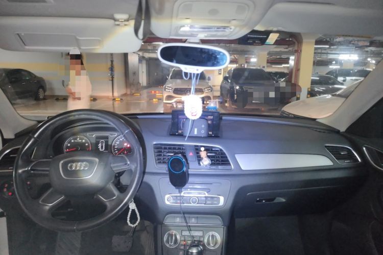 Used Audi Q3 2013 35 TFSI Ambition Edition Center Console