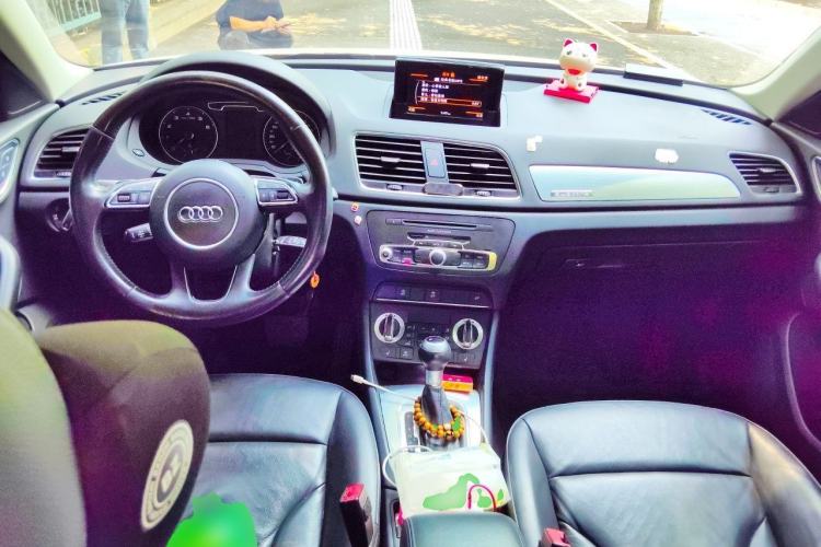 Used Audi Q3 2013 35 TFSI quattro Technology Edition Center Console