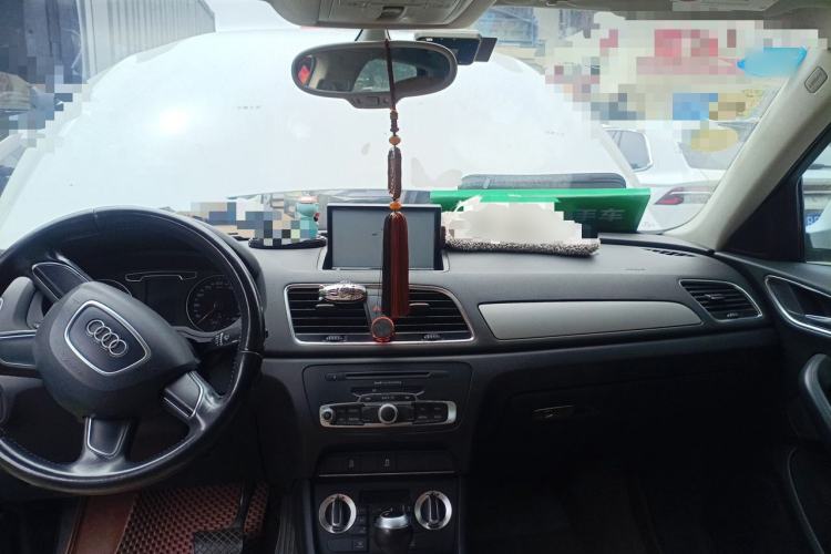 Used Audi Q3 2013 35 TFSI Ambition Edition Center Console