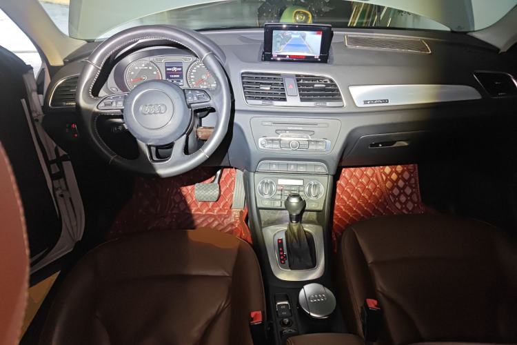 Used Audi Q3 2013 35 TFSI quattro Luxury Model Center Console