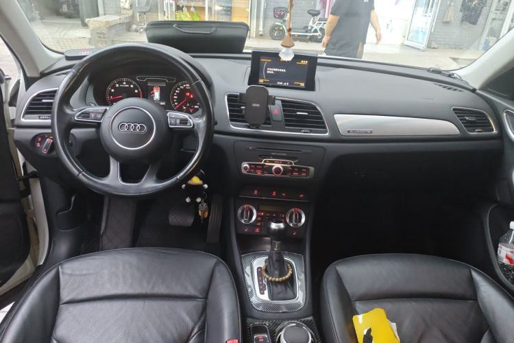 Used Audi Q3 2013 35 TFSI quattro Technology Edition Center Console