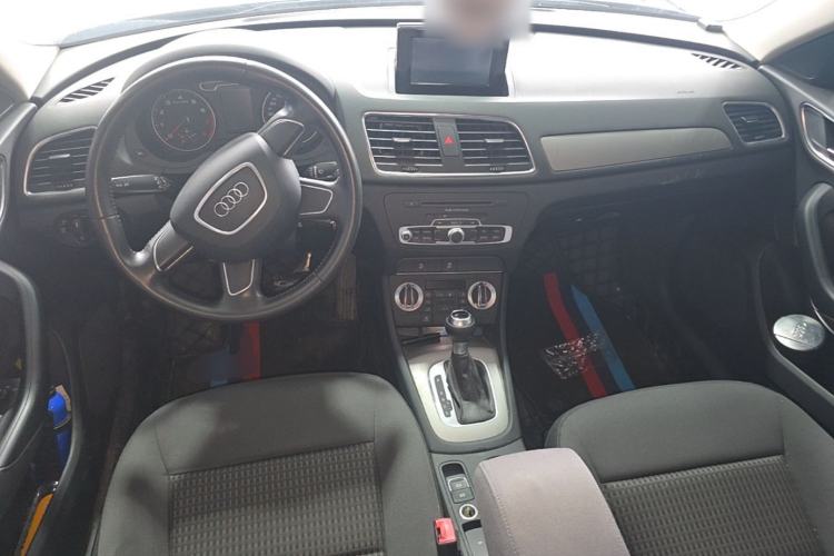 Used Audi Q3 2013 35 TFSI Ambition Edition Center Console