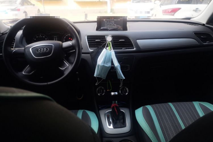 Used Audi Q3 2013 35 TFSI Ambition Edition Center Console