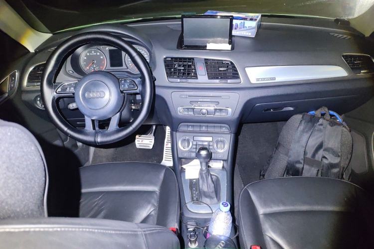 Used Audi Q3 2013 35 TFSI quattro Technology Edition Center Console