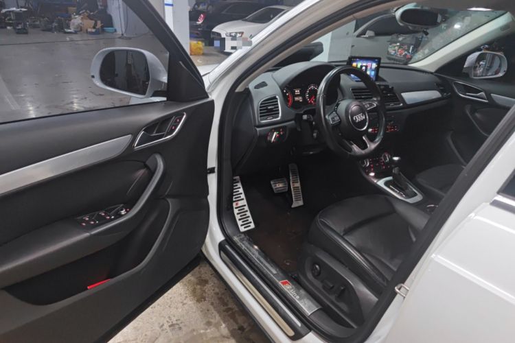Used Audi Q3 2013 35 TFSI Comfort Model Driver Seat