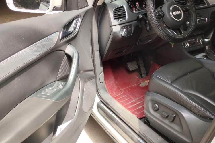 Used Audi Q3 2013 35 TFSI Comfort Model Driver Seat