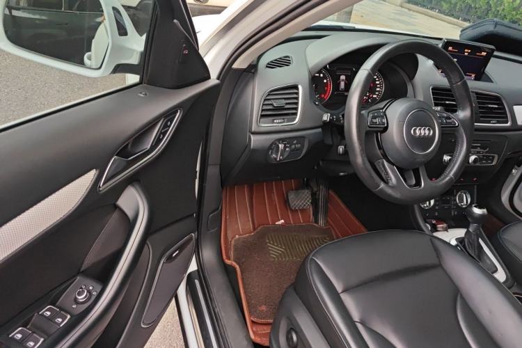 Used Audi Q3 2013 40 TFSI quattro Luxury Model Driver Seat