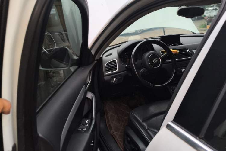 Used Audi Q3 2013 35 TFSI Comfort Model Driver Seat